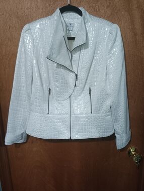 Worthington White/Pearl Opalescent Women's Suit